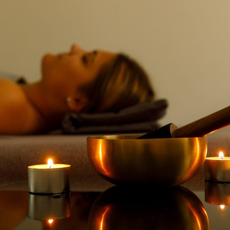 Klangmassage mit Peter Hess Klangschalen im Klangstudio in Aulendorf